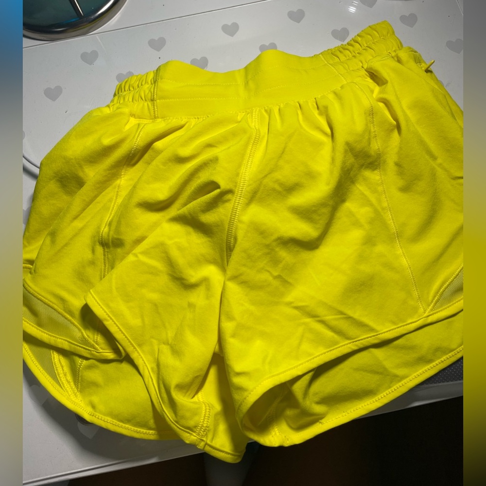 Lululemon yellow hottie hots low rise 4 inch